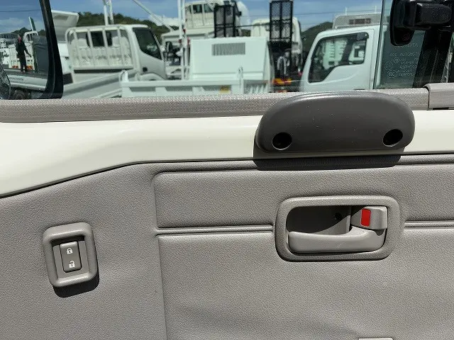 トヨタ コースター BDG-XZB50(2WD)の写真33