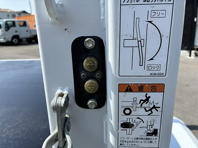 三菱 キャンター TPG-FBA20(2WD)の写真18