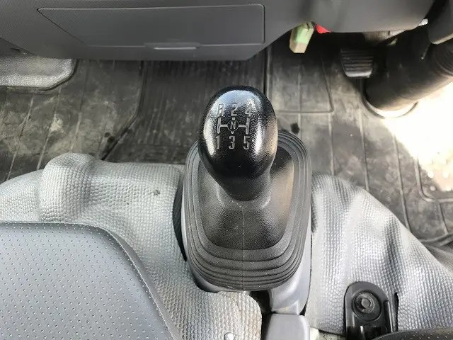 いすゞ エルフ TRG-NJS85A(4WD)の写真25