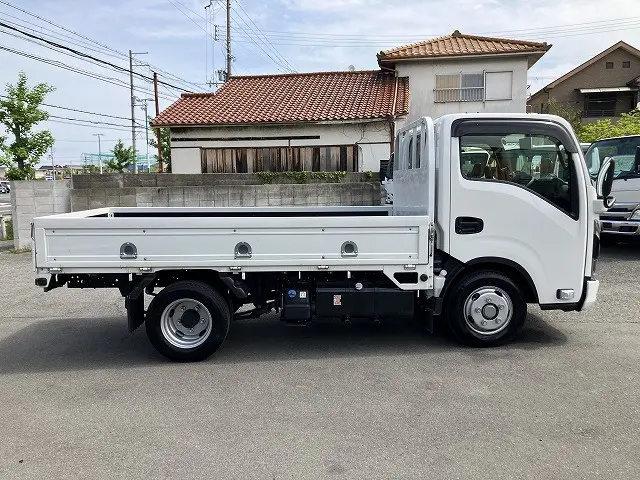 いすゞ エルフ 2TG-NJR88AF(2WD)の写真5