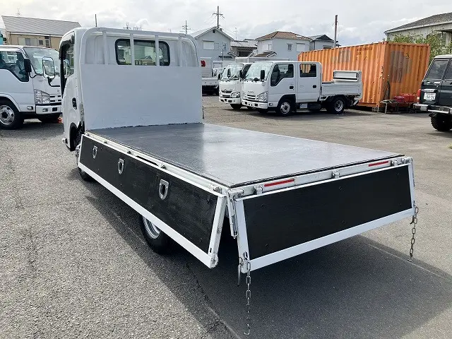 いすゞ エルフ 2TG-NJR88AF(2WD)の写真13