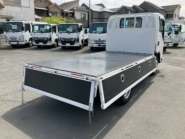 いすゞ エルフ 2TG-NJR88AF(2WD)の写真15