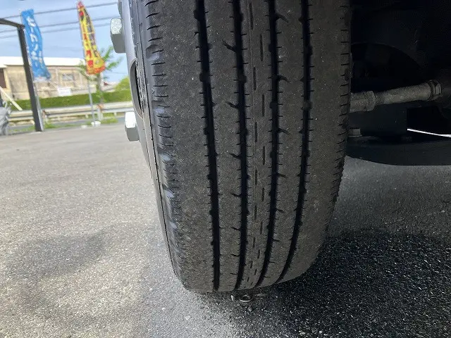 いすゞ エルフ 2TG-NJR88AF(2WD)の写真25