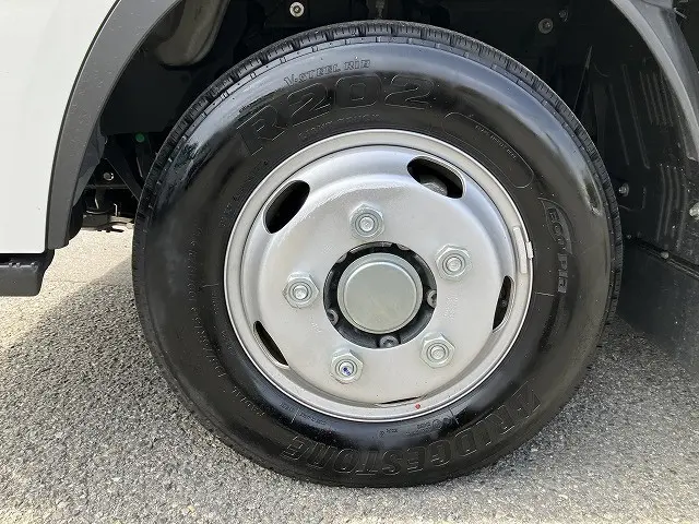 いすゞ エルフ 2TG-NJR88AF(2WD)の写真26