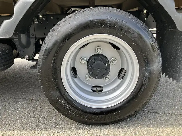 いすゞ エルフ 2TG-NJR88AF(2WD)の写真28