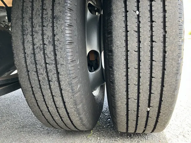 いすゞ エルフ 2TG-NJR88AF(2WD)の写真29