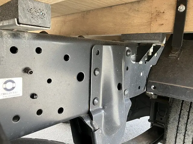 いすゞ エルフ 2TG-NJR88AF(2WD)の写真33