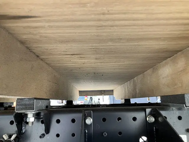 いすゞ エルフ 2TG-NJR88AF(2WD)の写真34