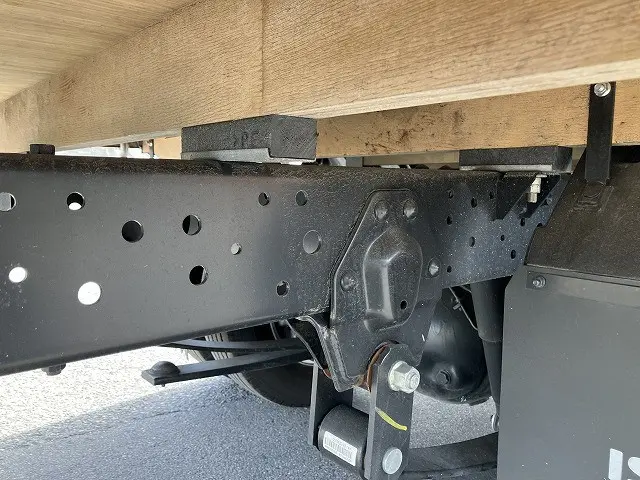 いすゞ エルフ 2TG-NJR88AF(2WD)の写真35