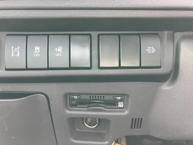 いすゞ エルフ 2TG-NJR88AF(2WD)の写真38