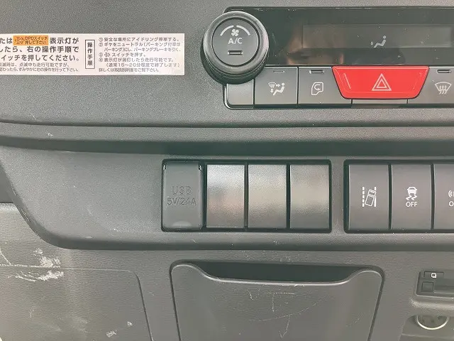 いすゞ エルフ 2TG-NJR88AF(2WD)の写真39