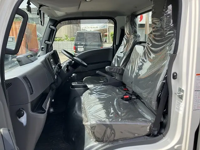 いすゞ エルフ 2TG-NJR88AF(2WD)の写真47