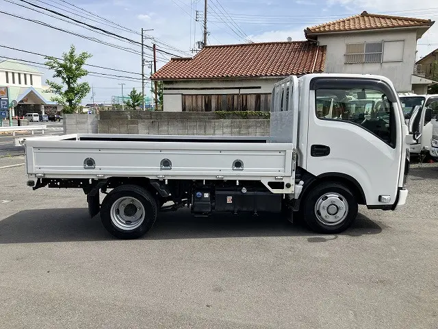 いすゞ エルフ 2TG-NJR88AF(2WD)の写真5