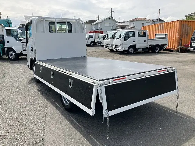 いすゞ エルフ 2TG-NJR88AF(2WD)の写真13