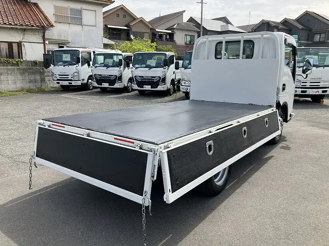 いすゞ エルフ 2TG-NJR88AF(2WD)の写真15