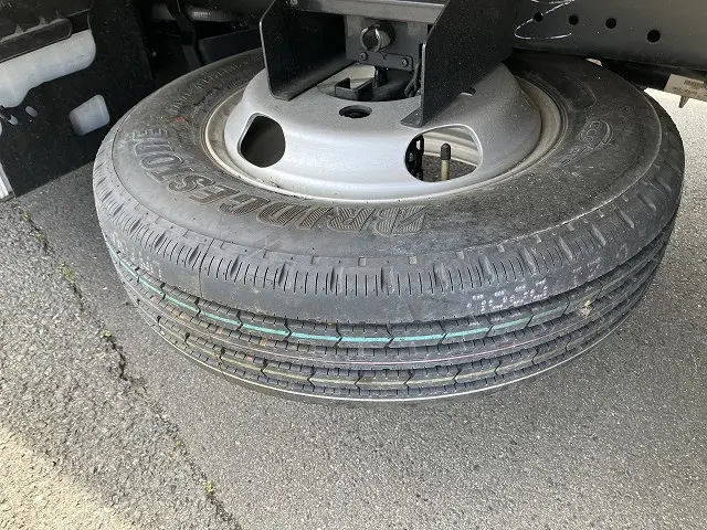 いすゞ エルフ 2TG-NJR88AF(2WD)の写真26