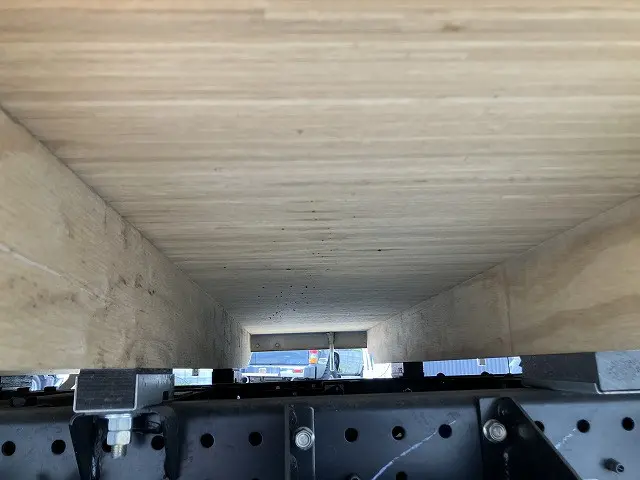 いすゞ エルフ 2TG-NJR88AF(2WD)の写真28