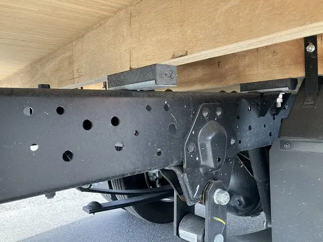 いすゞ エルフ 2TG-NJR88AF(2WD)の写真29