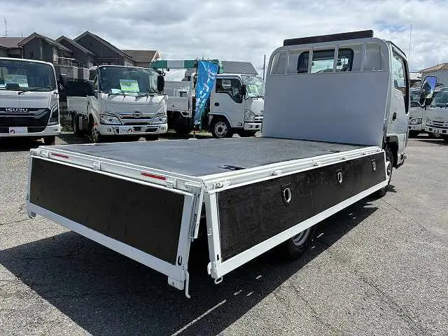 いすゞ エルフ TRG-NHR85A(2WD)の写真16