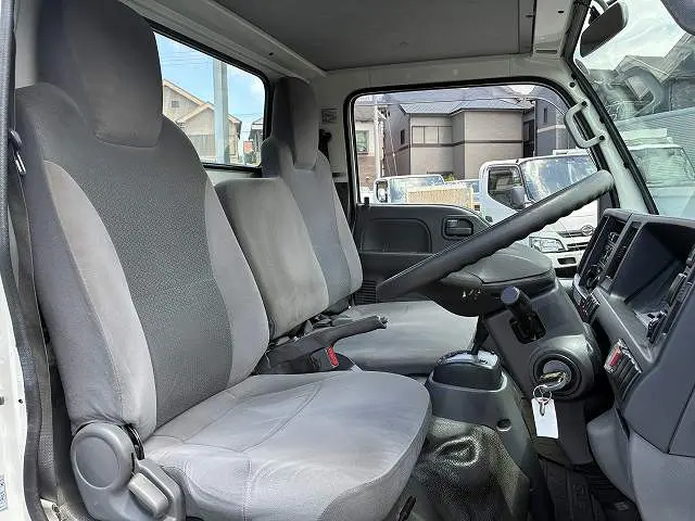 いすゞ エルフ TRG-NHR85A(2WD)の写真37