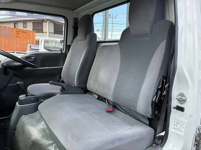 いすゞ エルフ TRG-NHR85A(2WD)の写真38