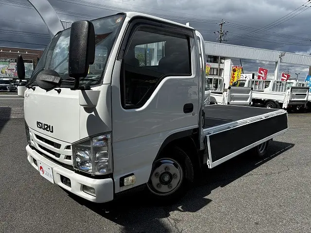 いすゞ エルフ 2RG-NJR88A(2WD)の写真9