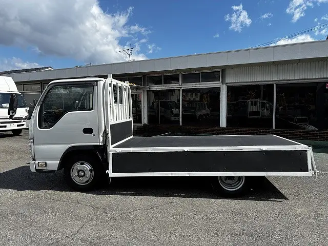 いすゞ エルフ 2RG-NJR88A(2WD)の写真11
