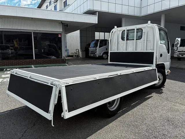 いすゞ エルフ 2RG-NJR88A(2WD)の写真15