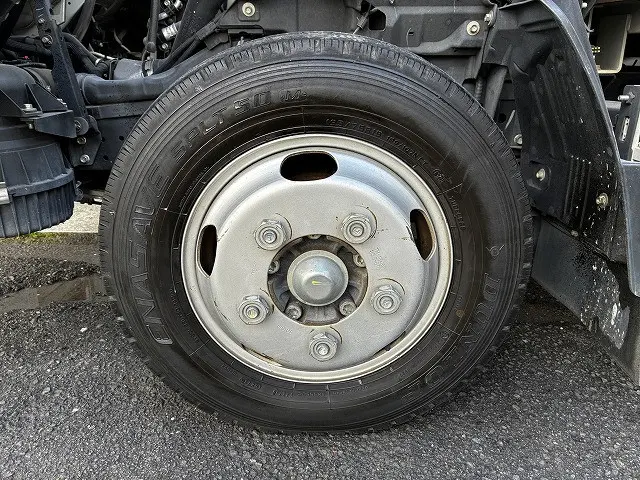 いすゞ エルフ 2RG-NJR88A(2WD)の写真24