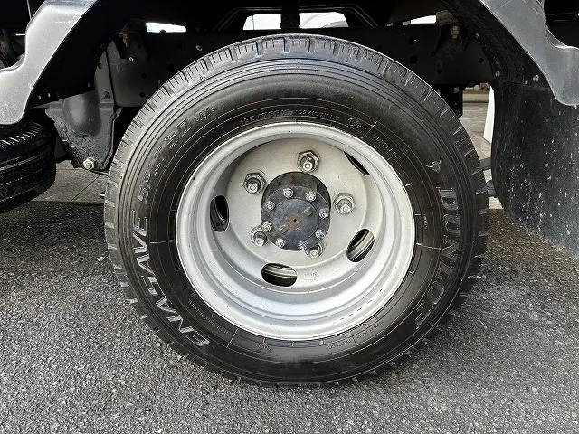いすゞ エルフ 2RG-NJR88A(2WD)の写真25
