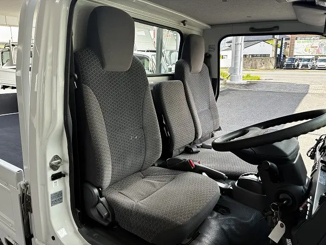 いすゞ エルフ 2RG-NJR88A(2WD)の写真37