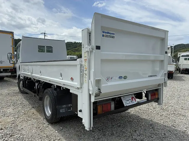 いすゞ エルフ BKG-NMR85AR(2WD)の写真6