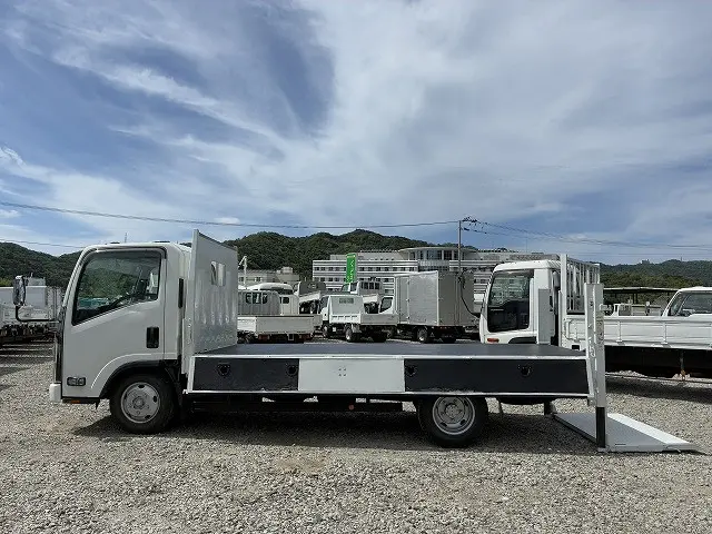 いすゞ エルフ BKG-NMR85AR(2WD)の写真11