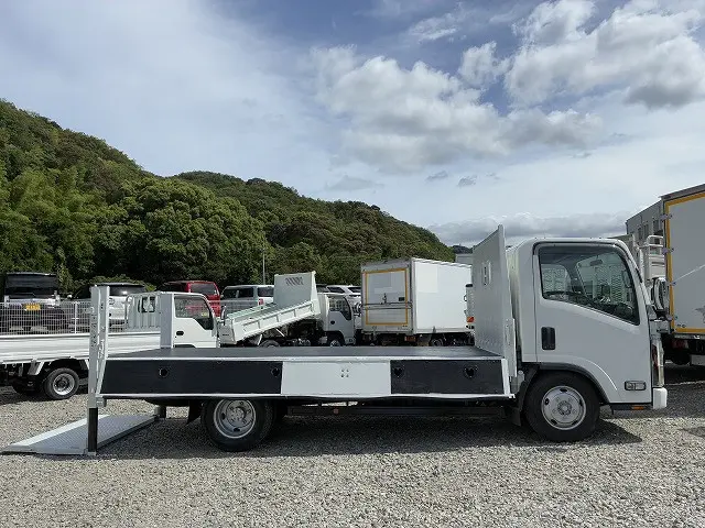 いすゞ エルフ BKG-NMR85AR(2WD)の写真12