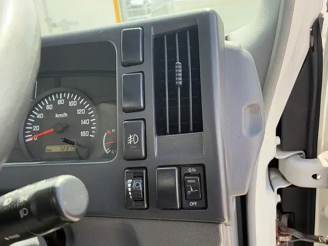 いすゞ エルフ BKG-NMR85AR(2WD)の写真41