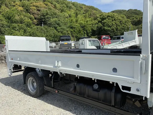 いすゞ エルフ BKG-NMR85AR(2WD)の写真50
