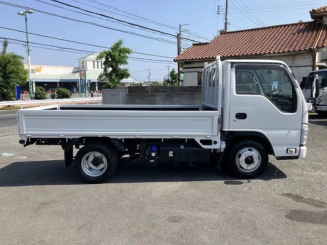 いすゞ エルフ 2RG-NJR88A(2WD)の写真5