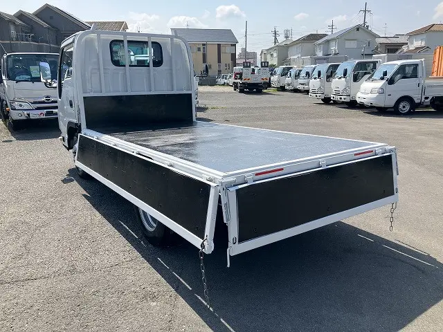 いすゞ エルフ 2RG-NJR88A(2WD)の写真13