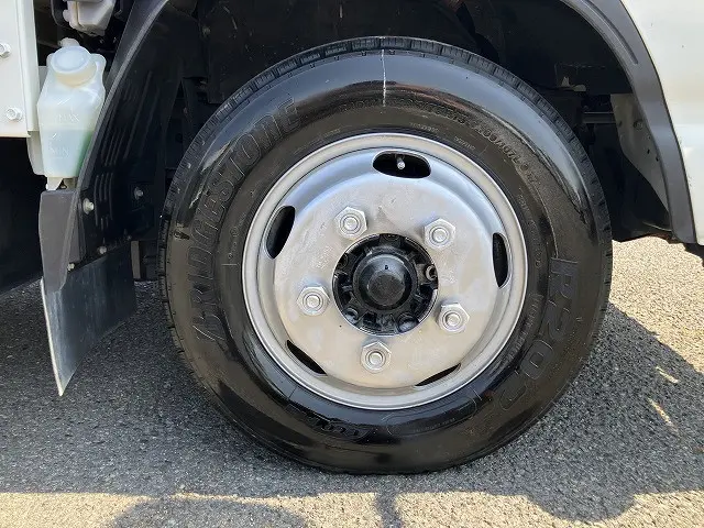 いすゞ エルフ 2RG-NJR88A(2WD)の写真24