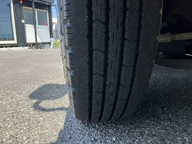いすゞ エルフ 2RG-NJR88A(2WD)の写真25
