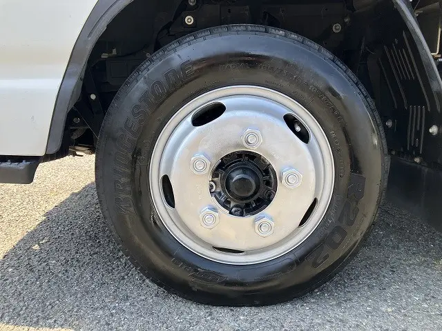 いすゞ エルフ 2RG-NJR88A(2WD)の写真26