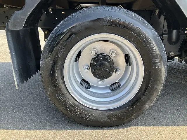 いすゞ エルフ 2RG-NJR88A(2WD)の写真30