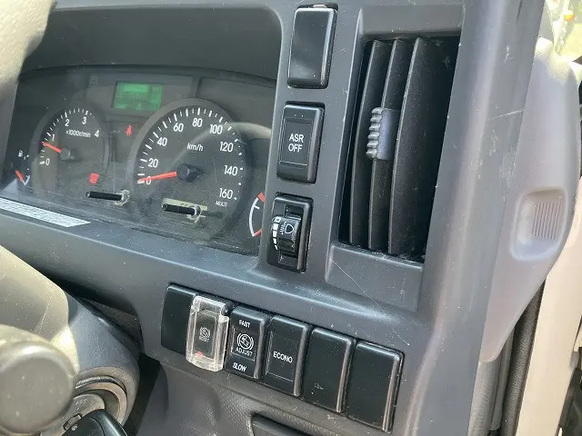 いすゞ エルフ 2RG-NJR88A(2WD)の写真38
