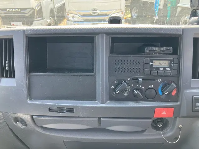 いすゞ エルフ 2RG-NJR88A(2WD)の写真40