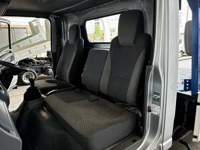 いすゞ エルフ 2RG-NPR88AN(2WD)の写真32