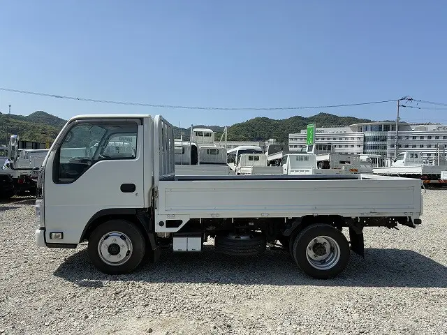 いすゞ エルフ 2RG-NJR88A(2WD)の写真4