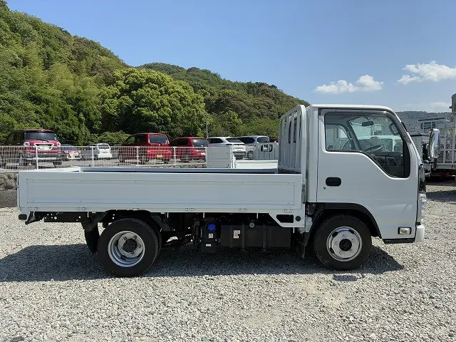 いすゞ エルフ 2RG-NJR88A(2WD)の写真5