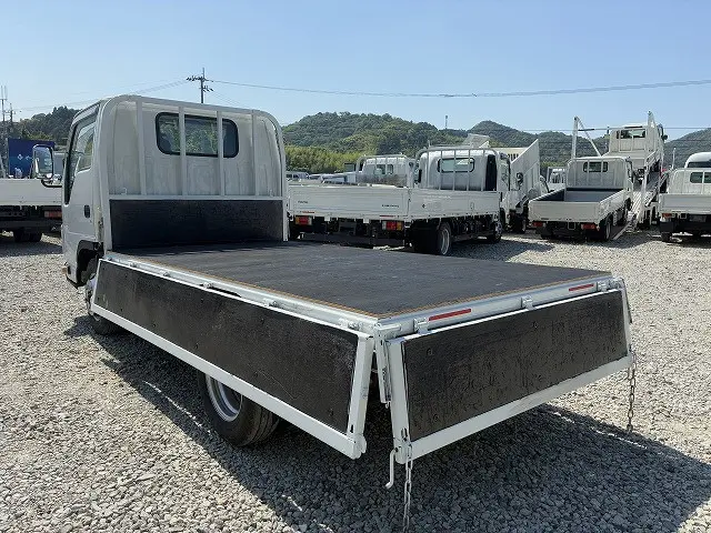 いすゞ エルフ 2RG-NJR88A(2WD)の写真13
