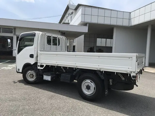 いすゞ エルフ 2TG-NJR88AF(2WD)の写真4