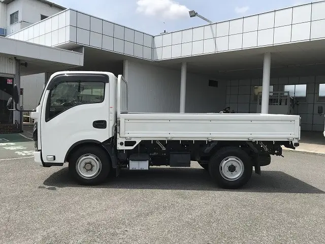 いすゞ エルフ 2TG-NJR88AF(2WD)の写真7